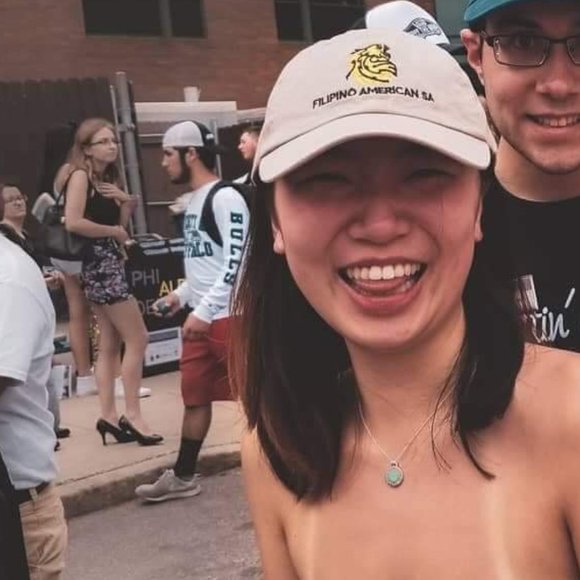 Meet your Posher, Lucia - Picture 1 of 2